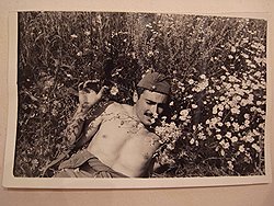 Фотографии, использованные в фильме, Кириллу Туши предоставила первая жена Ходорковского Елена 