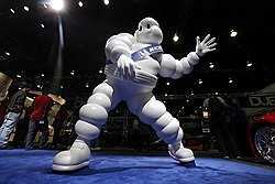 Надувной человечек Бибендум французского производителя шин Michelin успешно существует уже многие десятилетия, а российским Сберику и Сберочке, скорее всего, грозит быстрое забвение 