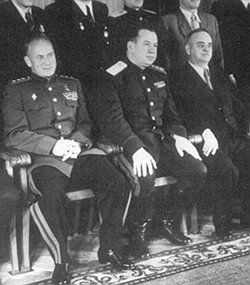 Глава МВД СССР Сергей Круглов (в центре), по мнению проверяющих, долгие годы окружал себя руководителями, не способными руководить 