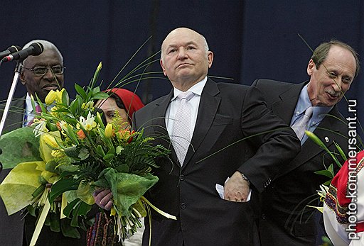 Цветочечная застройка. Мэр Москвы Юрий Лужков, 2006 год 