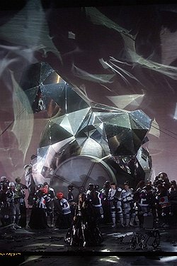 "Троянцев" Мариинского театра в Москве показать не смогли — негде
