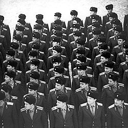 С 1956 года поступление в школы милиции освобождало от прохождения срочной службы в армии 