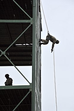 База грузинского спецназа напоминает элитный пансионат с военным уклоном 