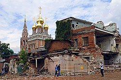 Пока в Москве отстаивали застройку Кадашей, в регионах незаметно исчезали другие объекты культурного наследия