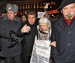 Людмила Алексеева решила, что в ее защите 31-я статья Конституции более не нуждается