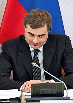 Накануне выборов Владислав Сурков и другие строители суверенной тандемократии вспомнили о вреде шакалящих у иностранных посольств