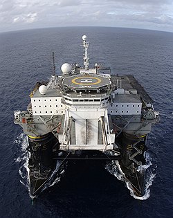 Единственный космодром, осуществляющий запуски прямо с экватора,— "Морской старт". Он же первый в мире частный международный космодром 