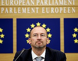 Депутат Европарламента от Венгрии Йожеф Сайер предложил отказаться от избирательного принципа "один человек — один голос"