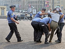 Правоохранители активно поддержали слова Дмитрия Медведева о сотрудниках, которые "честно и слаженно выполняют свою работу"