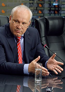 А его коллега Виктор Зимин маленькую, но по 308 тыс. руб. за 1 кв. м 