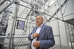 Куратор французского павильона Кристиан Болтански дал волю "Случаю"  