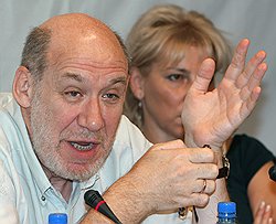 Георгий Сатаров (слева)