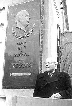 Александр Еголин (на фото) и другие знакомые Константина Кривошеина объясняли частые посещения его квартиры поиском острых литературоведческих ощущений