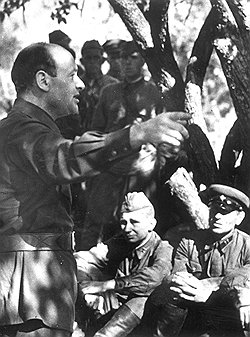 Благодаря закрытому письму ЦК академика Георгия Александрова начали называть художественным руководителем ансамбля ласки и пляски