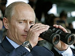 2007 год. К концу второго президентского срока внешние командные признаки уже не скрывали заинтересованности их носителя производимым на окружающих впечатлением