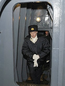 2004 год. Первый срок был завершен в образе бравого подводника на атомной подлодке "Архангельск"