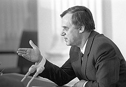 "Вообще настроение Рыжкова из-за проблем с бюджетом было не лучшим. Минфин тогда привел расчеты огромных потерь бюджета от снижения продажи спиртного" 