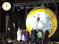 17 декабря 2001 года банкиры и политики запустили обратный отсчет введения евро в Германии. Сейчас политики пытаются начать обратный отсчет вывода евро из Греции