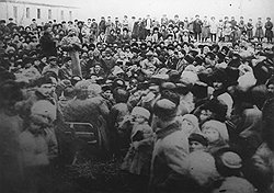 Многотысячные собрания и сходы осетин требовали незамедлительного превращения трех Осетий (Северная, Южная и Моздокская) в одну  