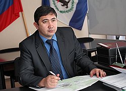 Мэр Братска Константин Климов отчаянно ищет подозреваемых, не гнушаясь ни политической оппозицией, ни заводскими рабочими  