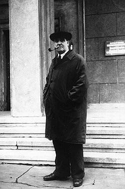 Академик Капица предлагал, не снижая финансирование науки, очистить ее от ученых-сорняков. Финансирование снизили, сорняки не тронули  