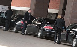 Администрация президента надежно защитила исторический район Москвы от проникновения в него обычных граждан 