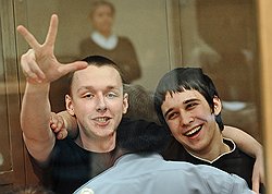 Виктор Апполонов, продавец книжного магазина, и Сергей Голубев, московский школьник  