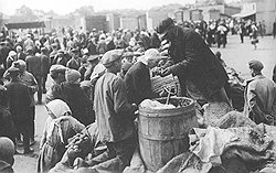 Несмотря на обещания советской власти, цены на крестьянские продукты не могли угнаться за ценами на промышленные товары