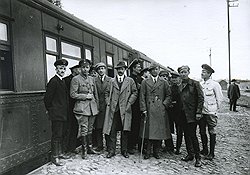 Самарские чекисты решили, что под личиной прекрасно экипированных и регулярно питающихся советских ирригаторов скрываются антисоветские элементы  
