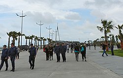 За полгода Грузия превратила пустой берег моря в курортный город с набережными (на фото) и ресторанами