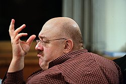 Мне и площадь Свободы не нравится, и колонна с Георгием. Но это же не повод сносить. Это и не повод, чтобы находится в оппозиции 