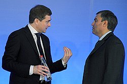 Возможно ли, сменив пиарщика на политика, сменить тактику на стратегию? 