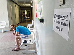 В то время как недавним выпускникам медвузов достается по миллиону рублей, их коллегам в поисках заработка приходится уходить из профессии