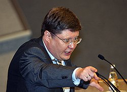 Единоросс Андрей Исаев решил бороться с клановостью в обеих палатах парламента, не жалея даже собственных однопартийцев  
