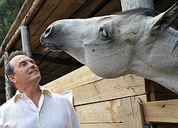 Кандидат Игорь Морозов (на фото) в последний момент решил не портить борозды. За Дмитрия Гудкова то же самое решили товарищи по партии  