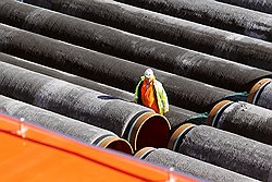 Не факт, что проект Nord Stream принесет "Газпрому" ожидаемые миллиарды, но укладчиков труб и металлургов он уже озолотил  