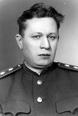 Благодаря заместителю наркома по кадрам Борису Обручникову хронический нарушитель социалистической законности Иванов еще долго оставался кадровым чекистом