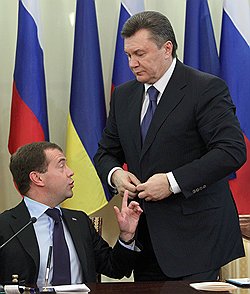 Несмотря на демонстративные жесты российского правительства, президент Украины Виктор Янукович никак не хочет расстаться с контролем над ГТС