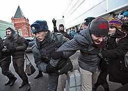 Разлившись по Москве прошлой зимой, к лету протест претерпел противоположную эволюцию  
