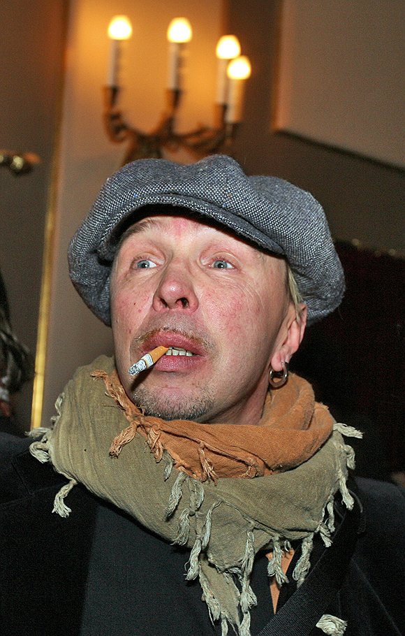 Его бабушка курит трубку. Музыкант Гарик Сукачев. Москва, 2010 год