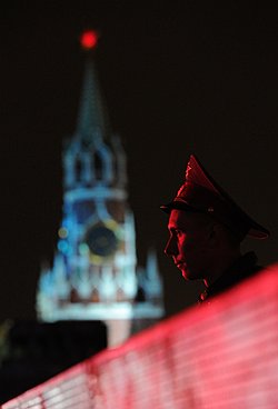 Для наведения порядка в выстроенной Кремлем вертикали власти сначала придется решить, как реформировать силовые структуры