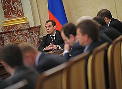 После того как Дмитрий Медведев и Владимир Путин поменялись местами, система принятия решений осталась не менее запутанной