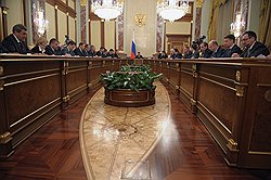 Российскому правительству не привыкать принимать новые программы развития экономики, коль скоро невыполнение любой из них можно попросту списать на мировой финансовый кризис