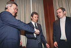 В России 1990-х главными клиентами и почитателями таланта Ергина в России были олигархи вроде Вагита Алекперова, Германа Хана, Михаила Ходорковского и Евгения Швидлера (слева направо)  