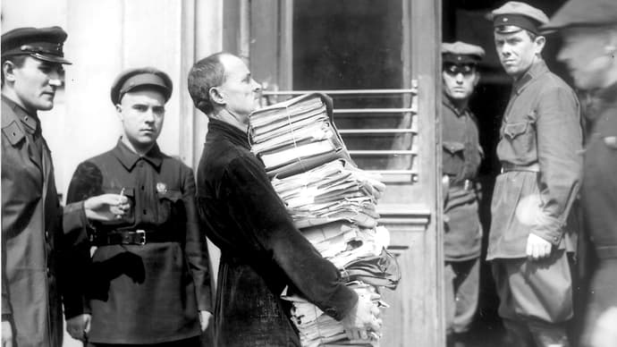 «Разрывает с нами и скрывается»