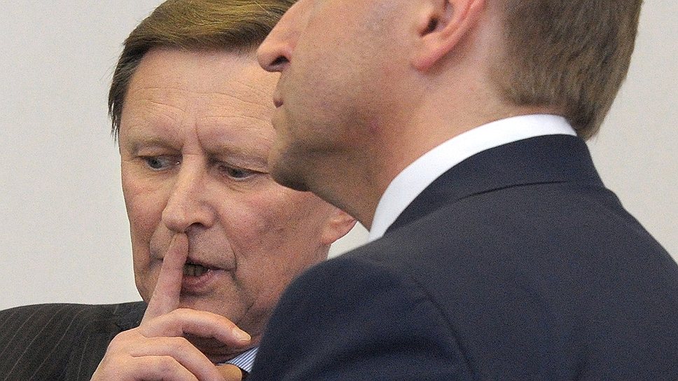В скором времени Сергею Иванову (слева), возглавившему АП в конце 2011 года, придется заново выстраивать вверенную ему вертикаль  