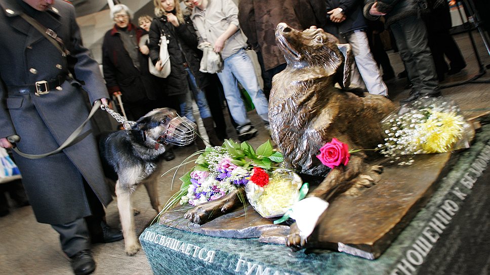 В будущей Москве останется по меньшей мере одна бездомная собака — в вестибюле станции метро "Менделеевская" 