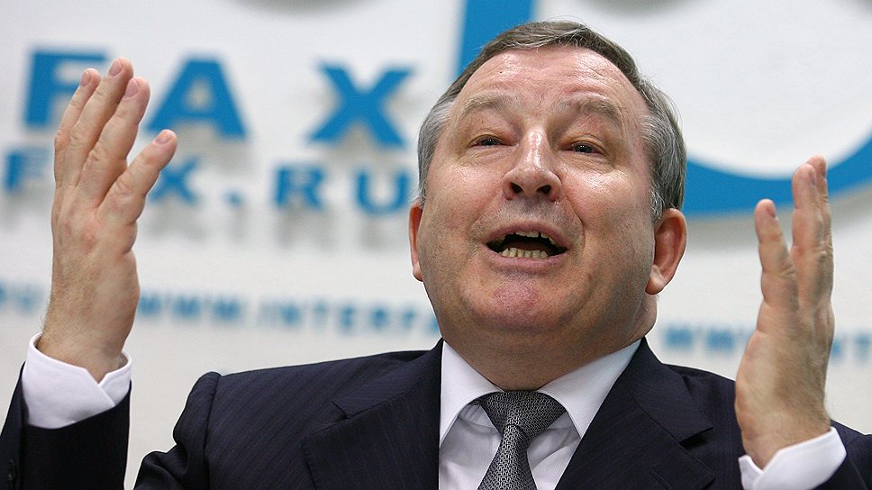 Александр Карлин заработал в 2012 году в шесть раз меньше своей жены  