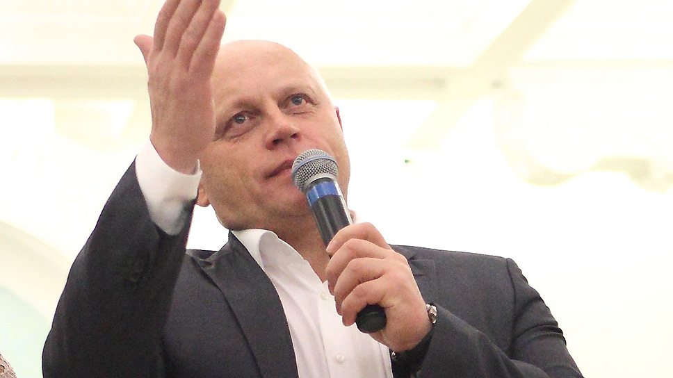 Депутат заксобрания Омской области Сергей Калинин (справа) 