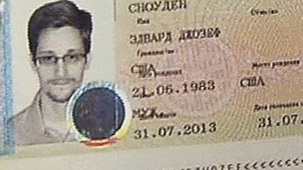 В течение ближайшего года у Эдварда Сноудена есть что доставать дубликатом бесценного груза